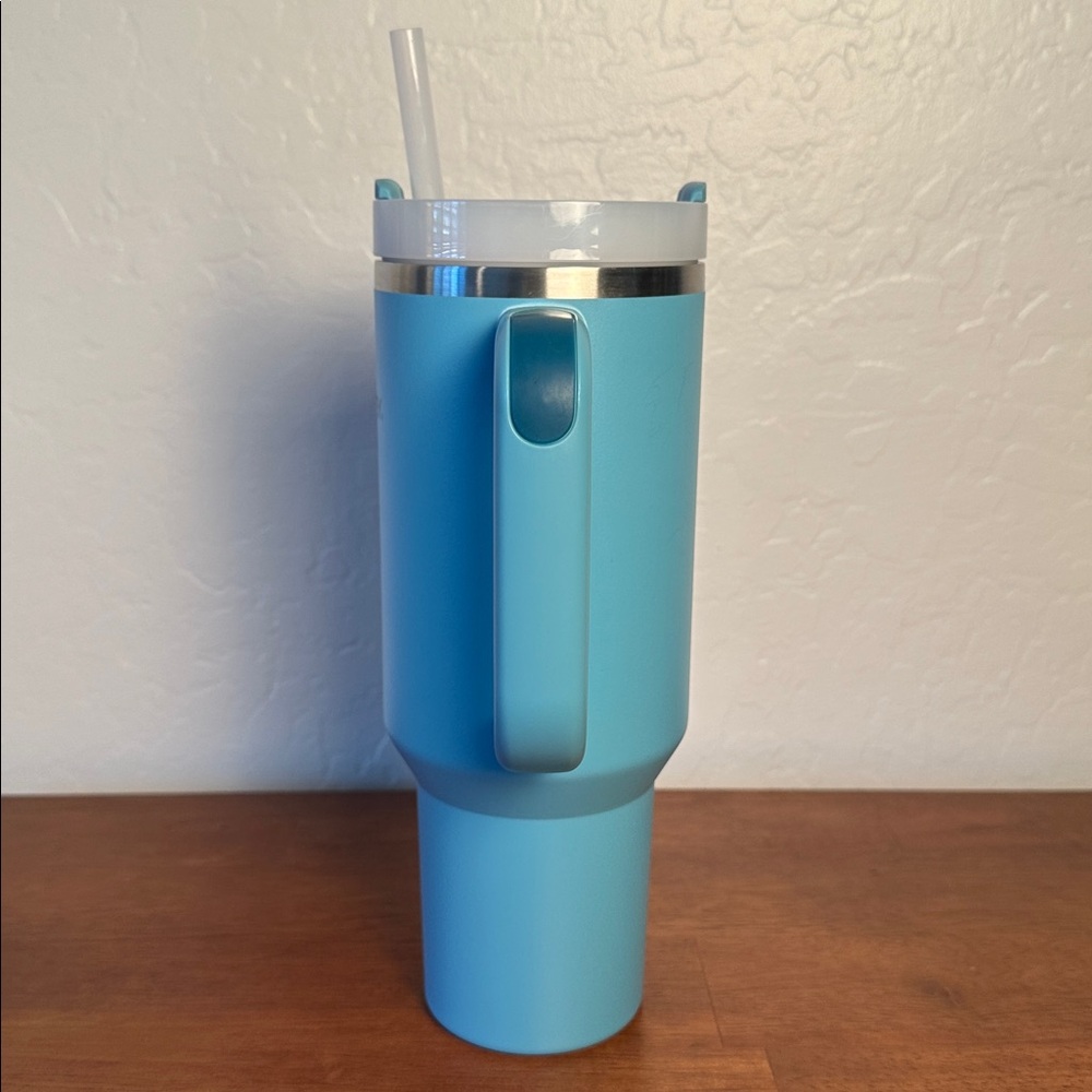 Stanley 40 oz Quencher 2023 Pool color - Picture 3 of 9